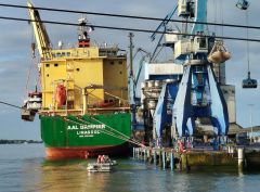 Heavy lifts unloading