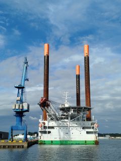 The jack-up vessel Thor at Lorient