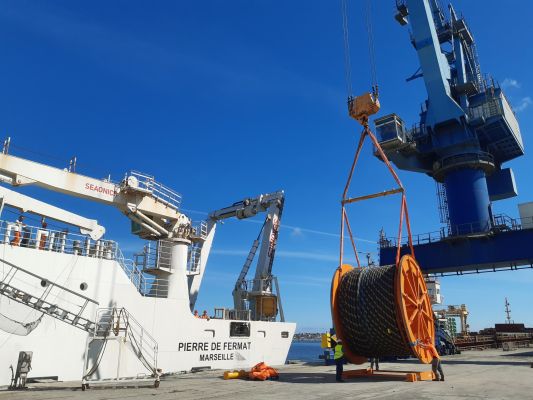 Heavy lift handling by A.M.L