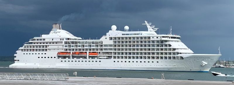 The cruise ship SEVEN SEAS NAVIGATOR calling in Lorient